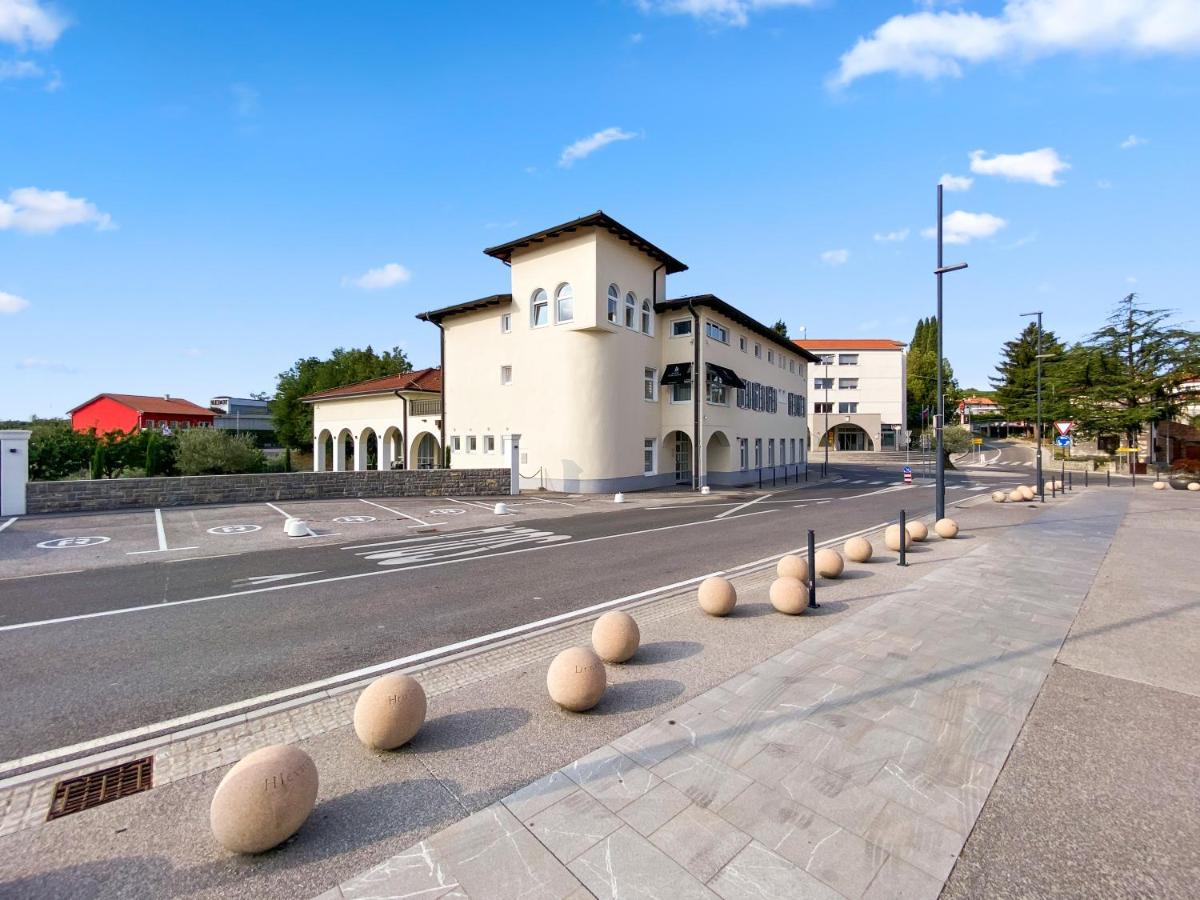 Toscanina Garni Hotel Dobrovo Buitenkant foto