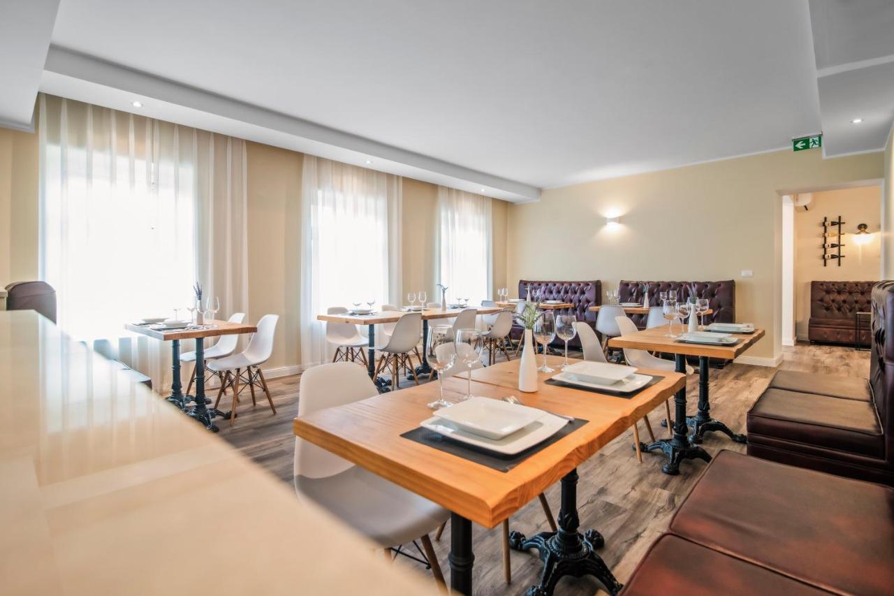 Toscanina Garni Hotel Dobrovo Buitenkant foto