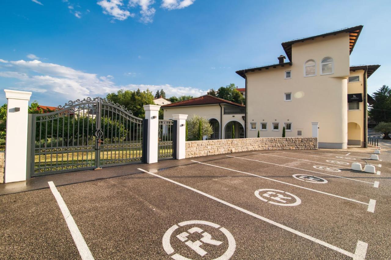 Toscanina Garni Hotel Dobrovo Buitenkant foto