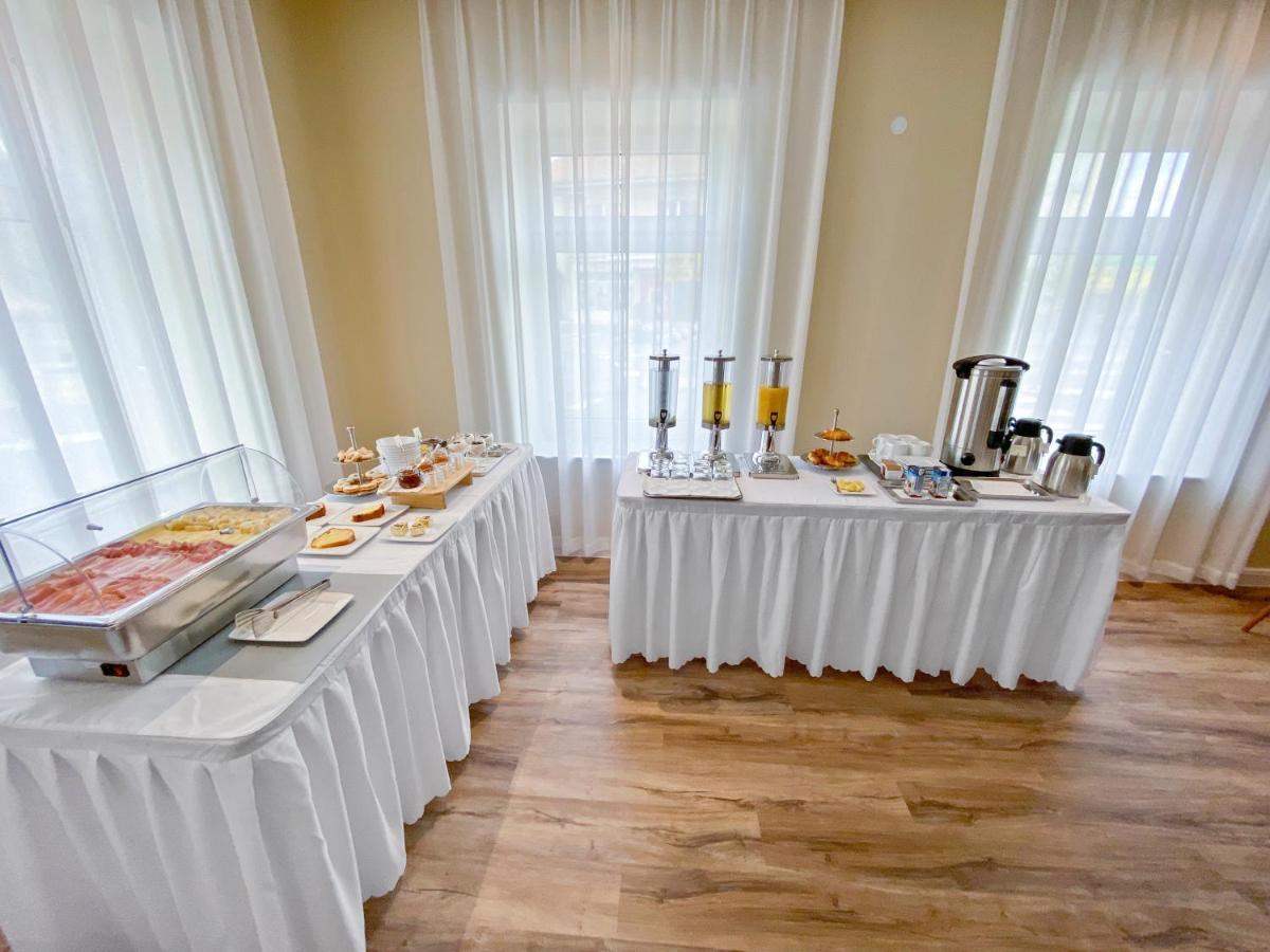 Toscanina Garni Hotel Dobrovo Buitenkant foto