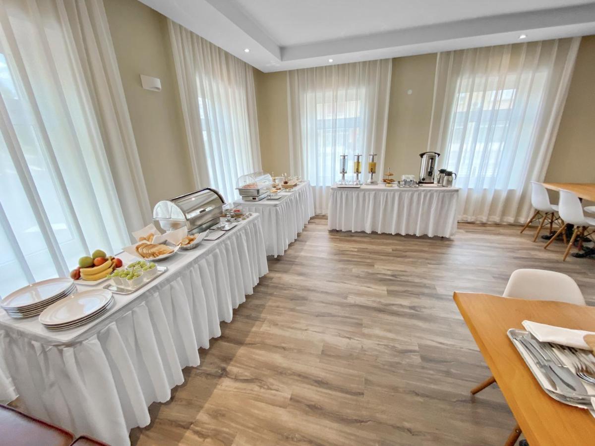 Toscanina Garni Hotel Dobrovo Buitenkant foto